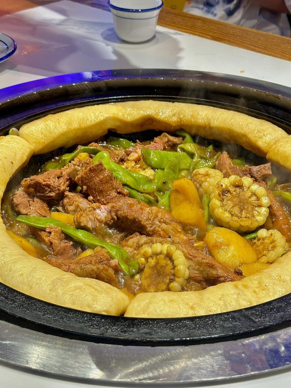 小锅烀饼  在东北朋友的带领下,我来到了一家充满东北风情的餐馆,体会