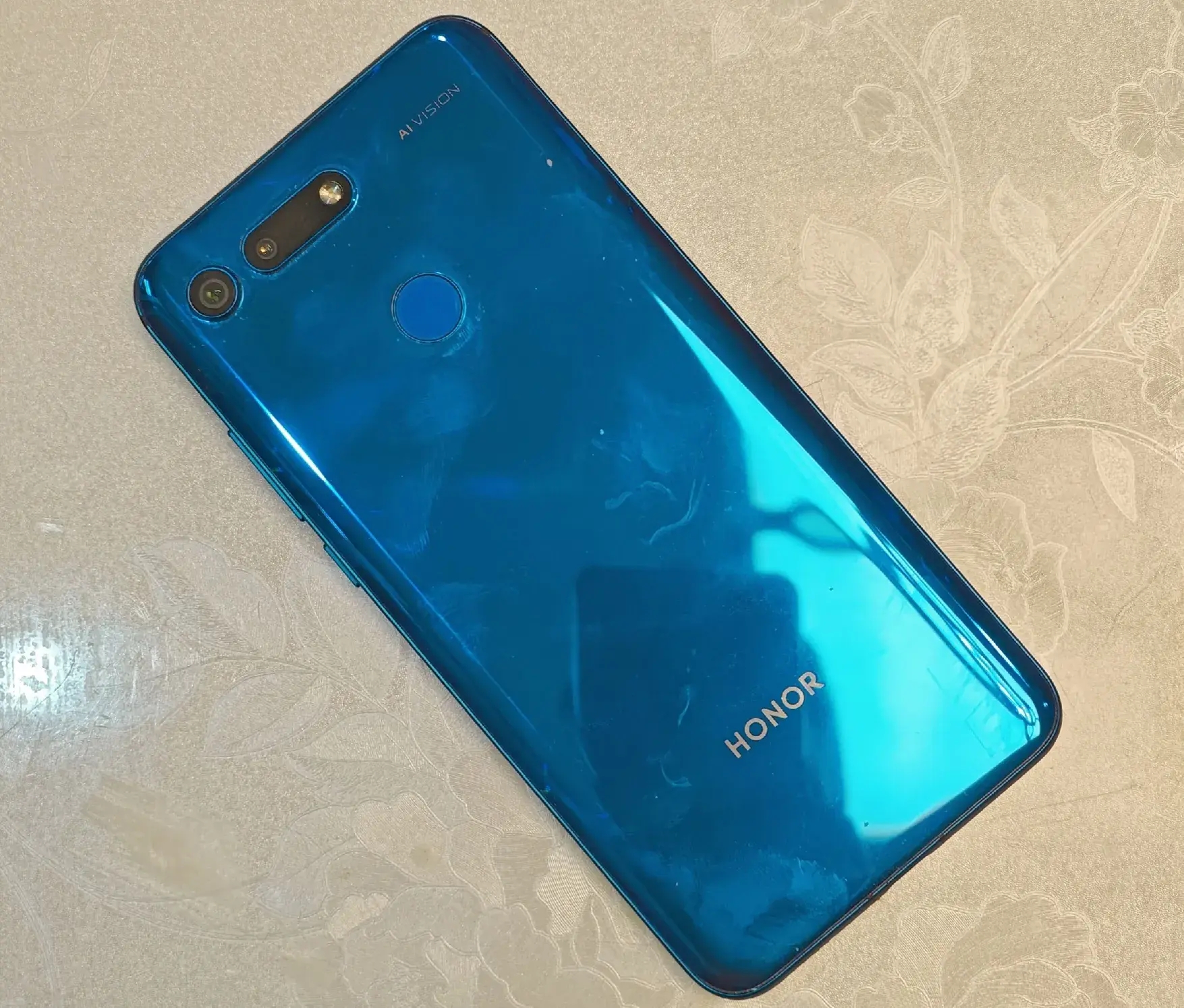 都2024年了你们的荣耀v20还在用吗?网友:请找个换机的理由