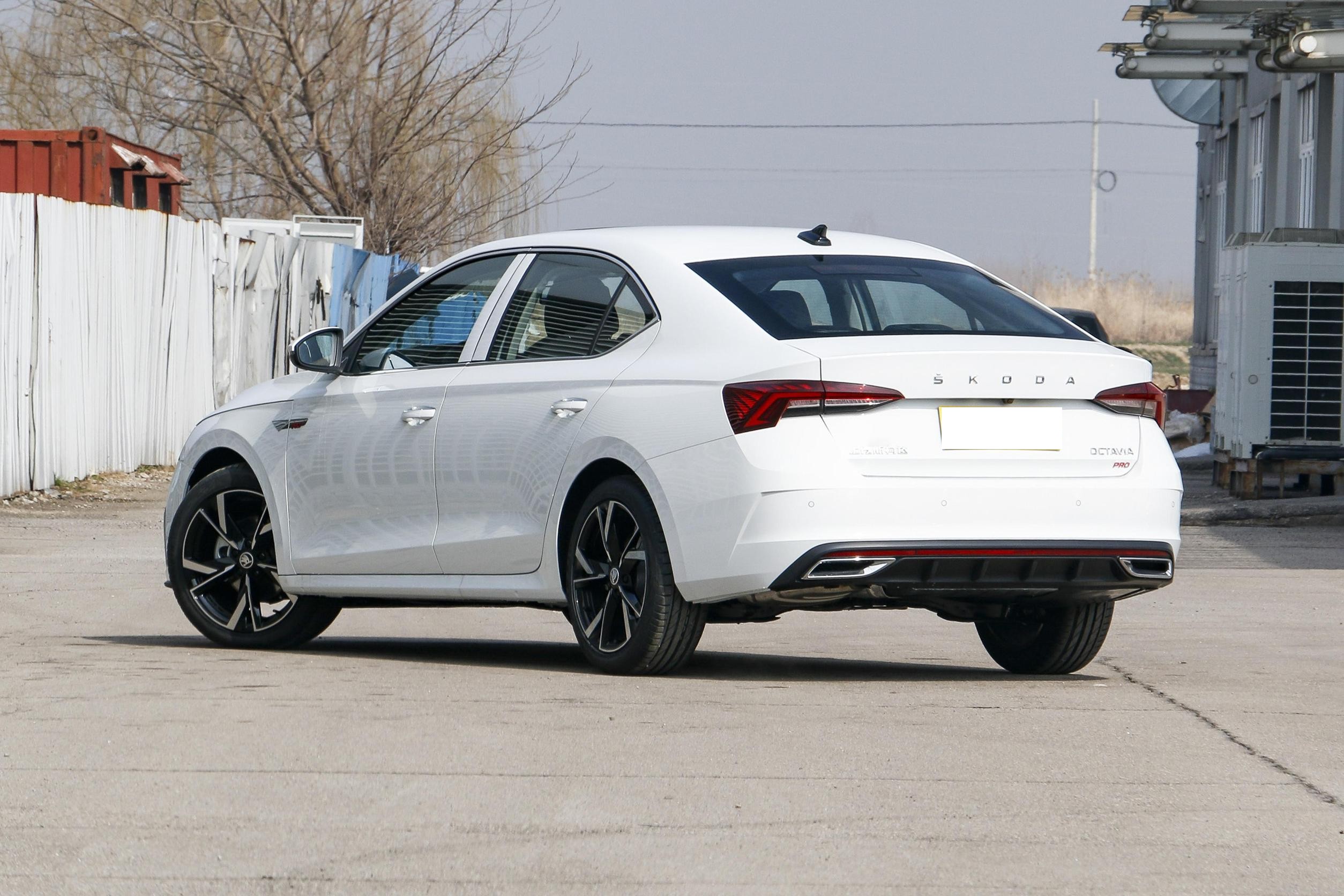 2024款斯柯达明锐pro上市,取消"粒子金"配色,售价14.39万元起