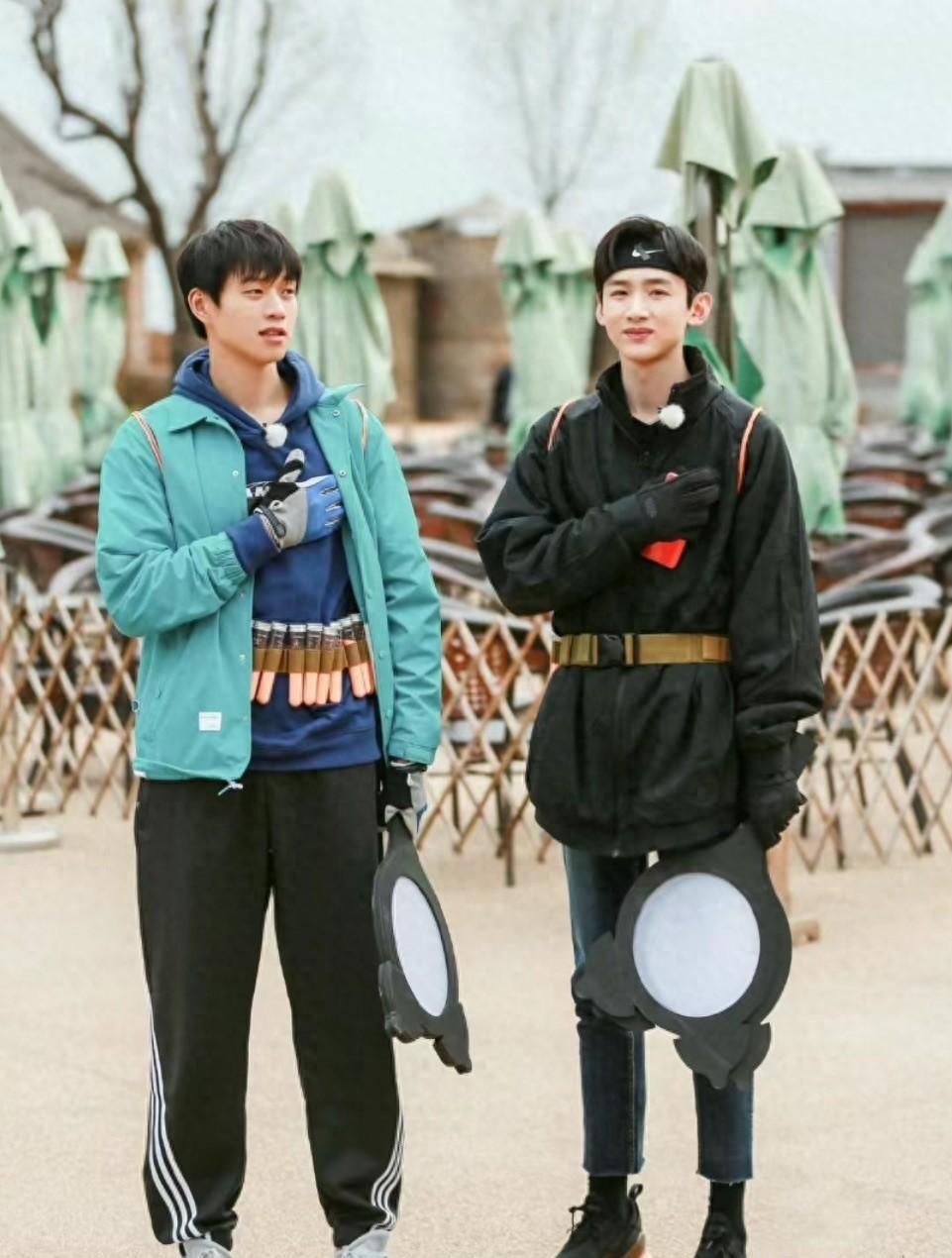 白敬亭魏大勋合拍舞蹈,超级欢乐!