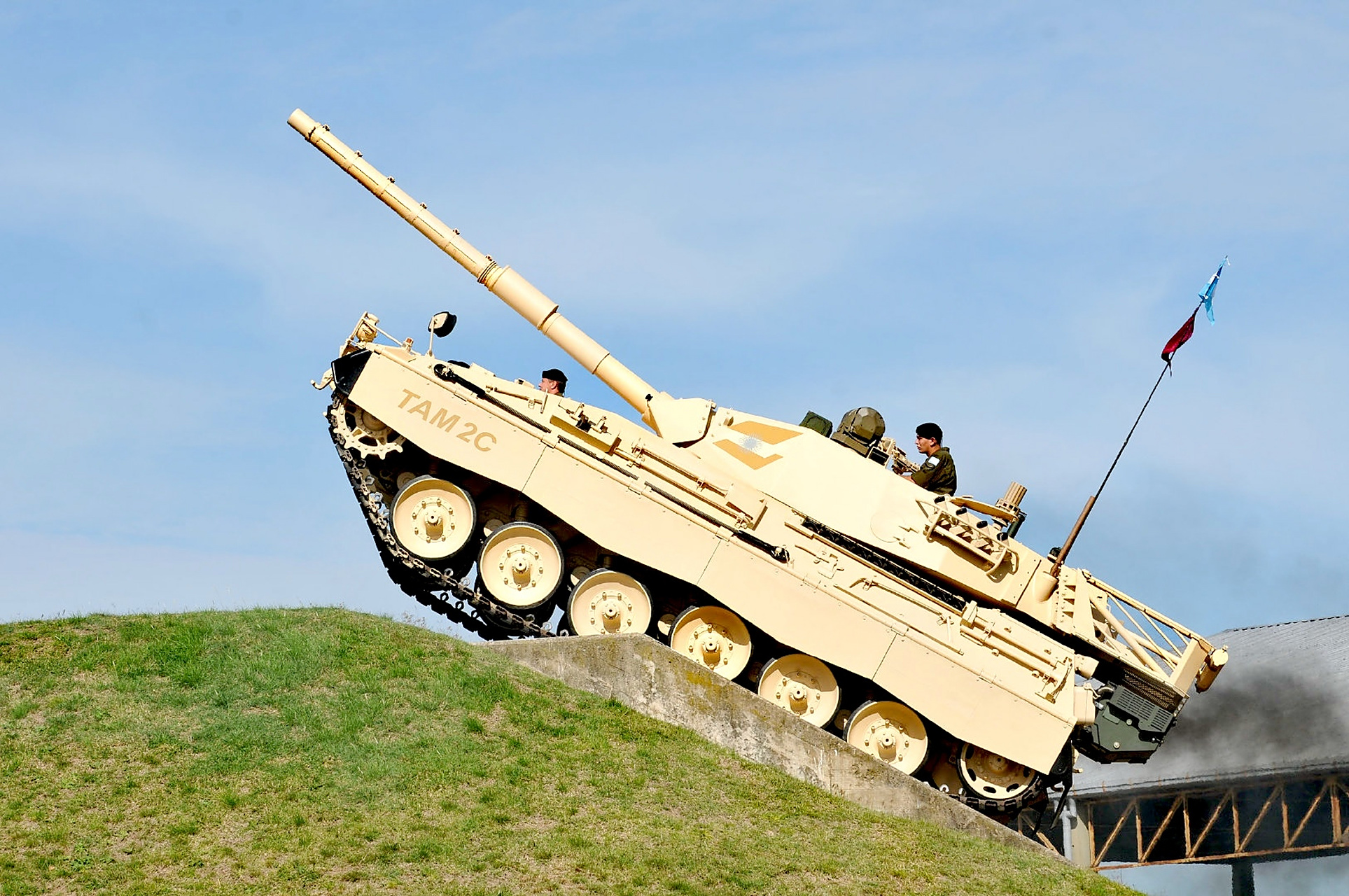 装备欣赏:阿根廷陆军tam 2c中型坦克,该坦克由德国和以色列联合研制