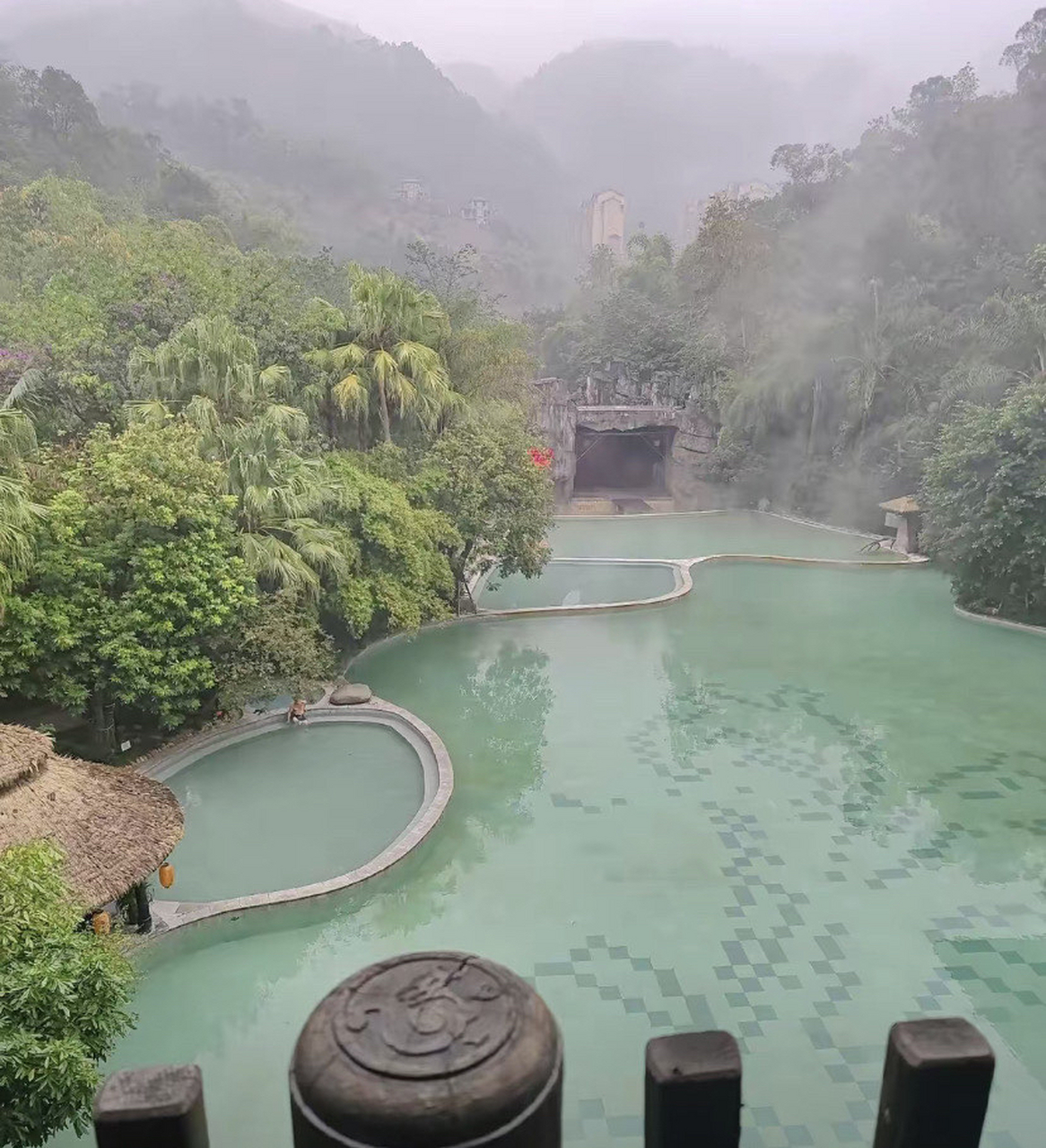 重庆过冬怎么能没有# 璧山天赐华汤森林温泉位于重庆市璧山区,距离