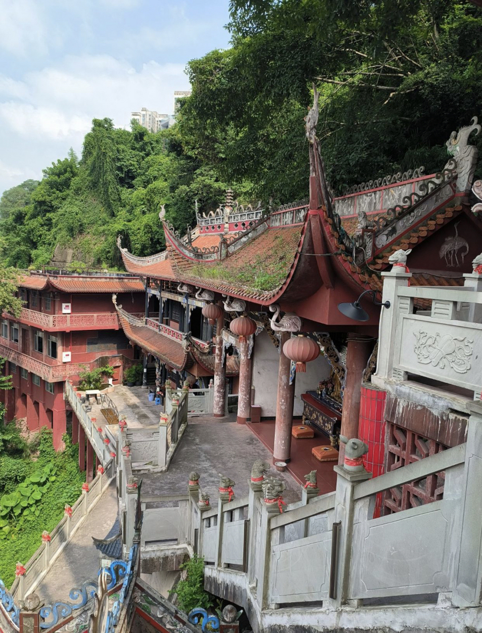 重庆过冬怎么能没有# 重庆龙泉洞,位于重庆市沙坪坝区,是一座居有