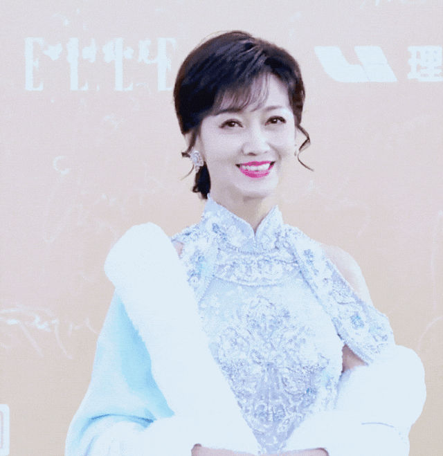 白娘子32年主演聚首70岁赵雅芝像30岁心疼叶童一头银发