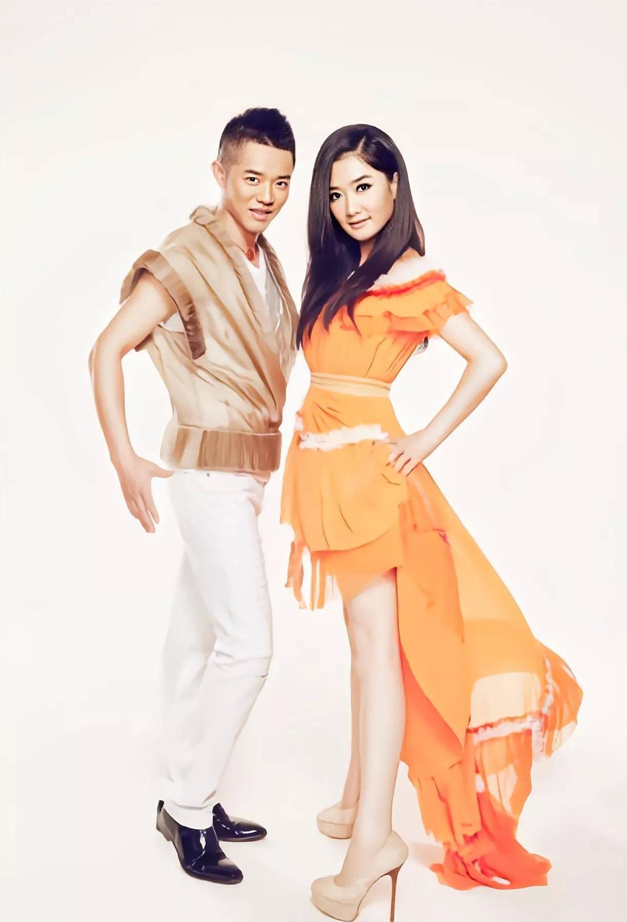 "凤凰传奇"五五分账25年,别说玲花傻,她才是人间清醒