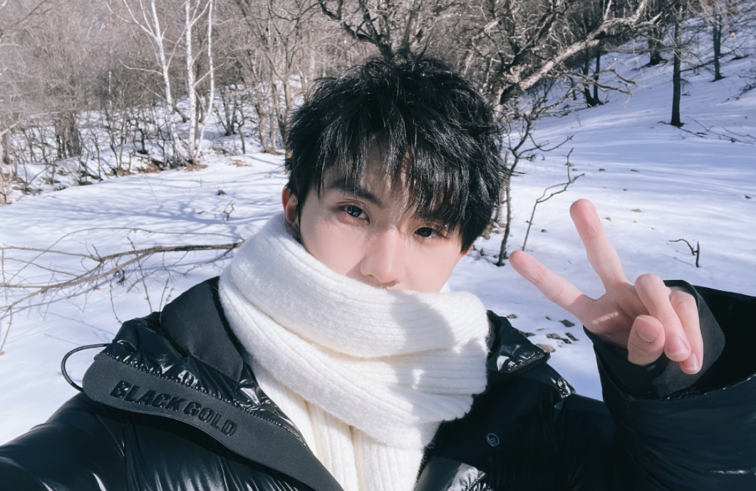 马嘉祺恋情曝光,粉丝哭晕在厕所:女方竟是虞书欣闺蜜?