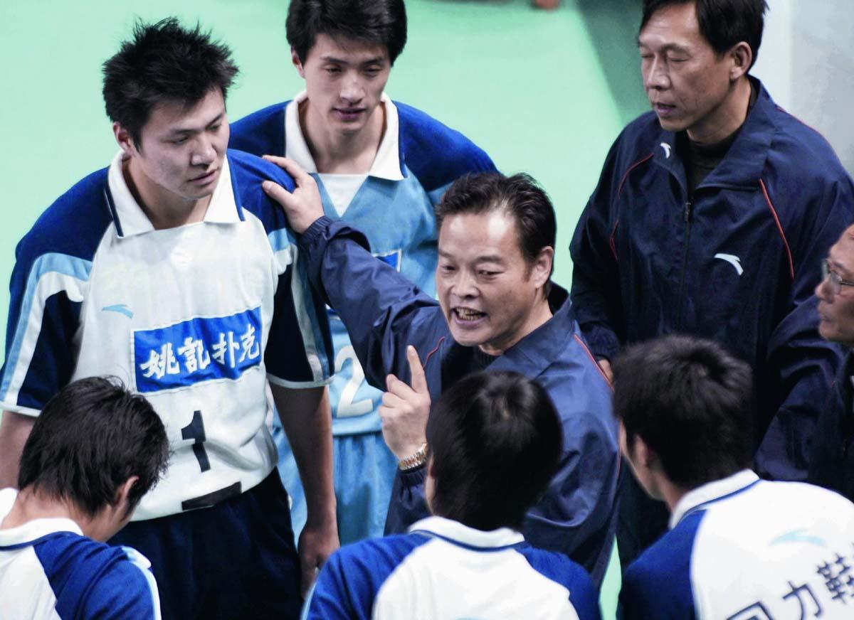 男排"黄金一代"郑亮:瘫痪又离婚,"细品名人"披露他的近况