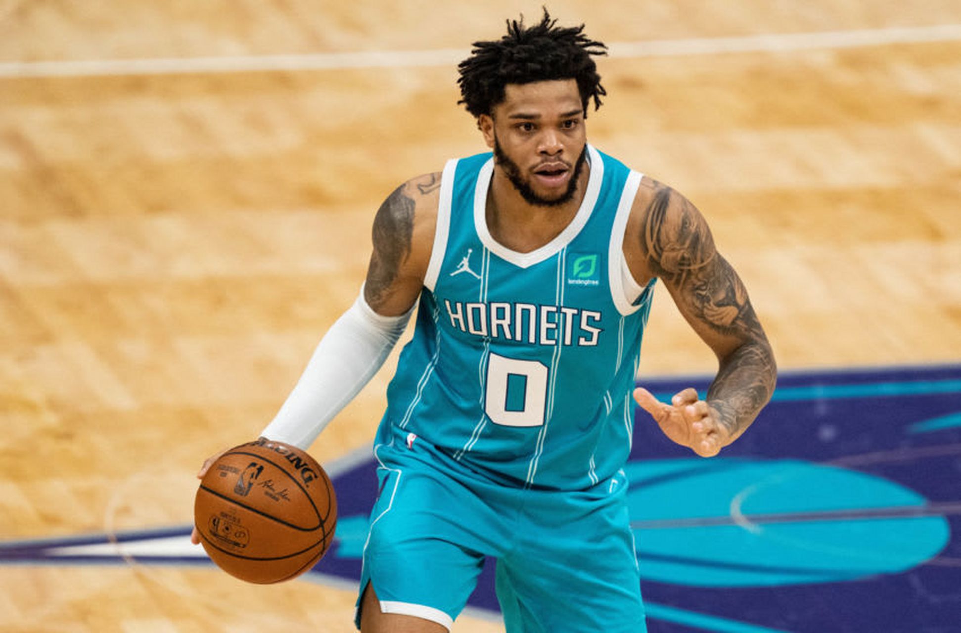 黄蜂球员迈尔斯-布里奇斯被爆出家暴官司后,在nba效力了6个赛季,表现