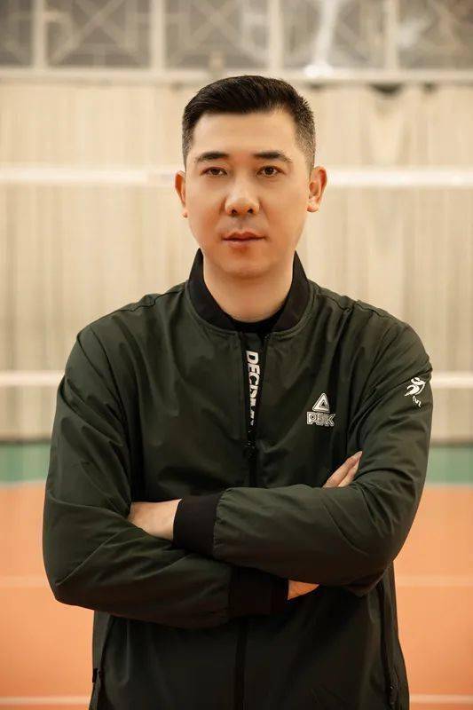 男排"黄金一代"郑亮:瘫痪又离婚,"细品名人"披露他的近况