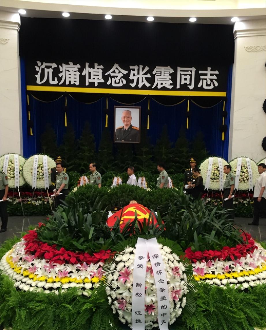 他被免去副总长,中央委员,本打算退休养老,没想到又被重用13年