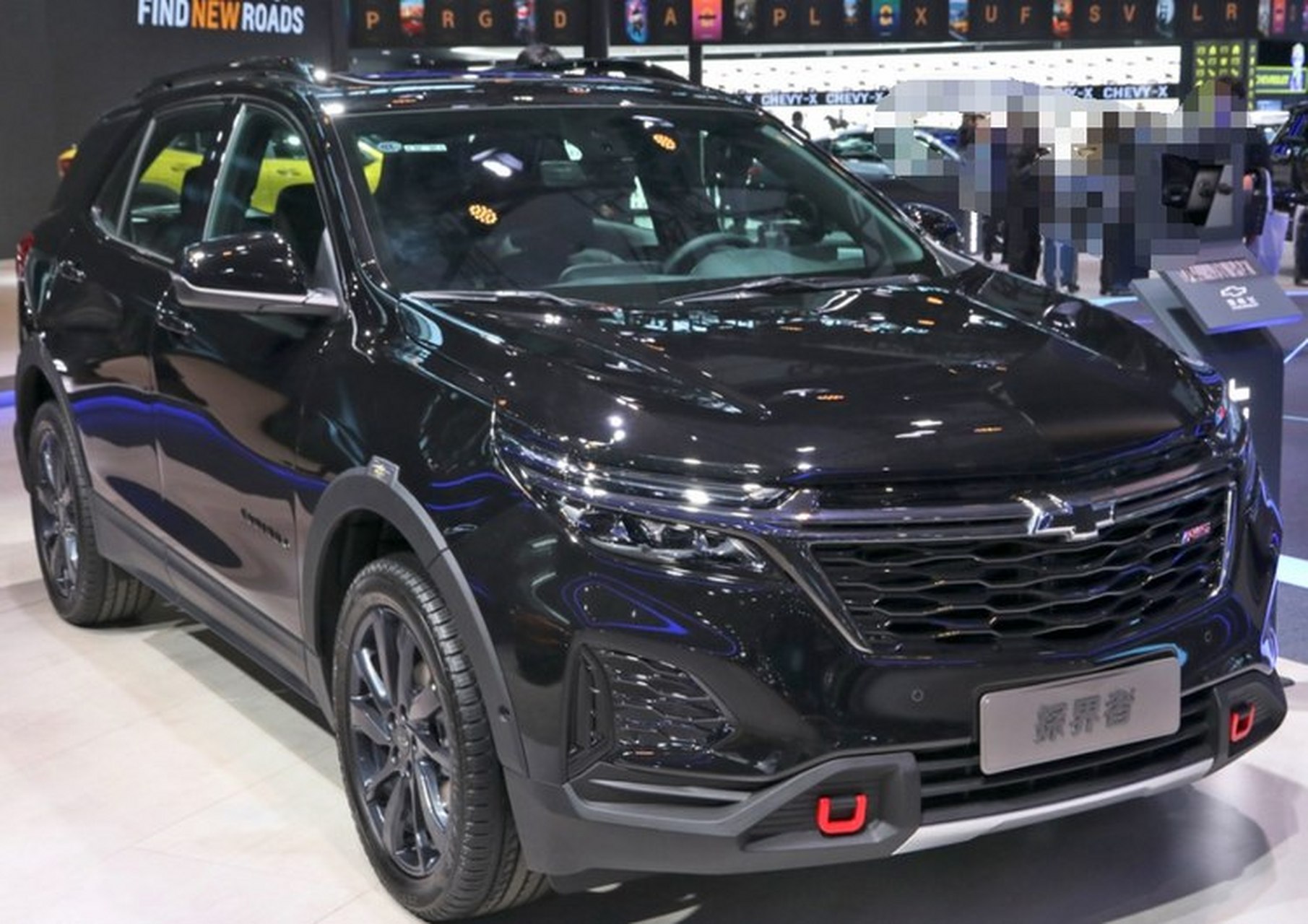 雪佛兰探界者是一款中型suv,外观经典,内饰配置丰富,动力表现良好.