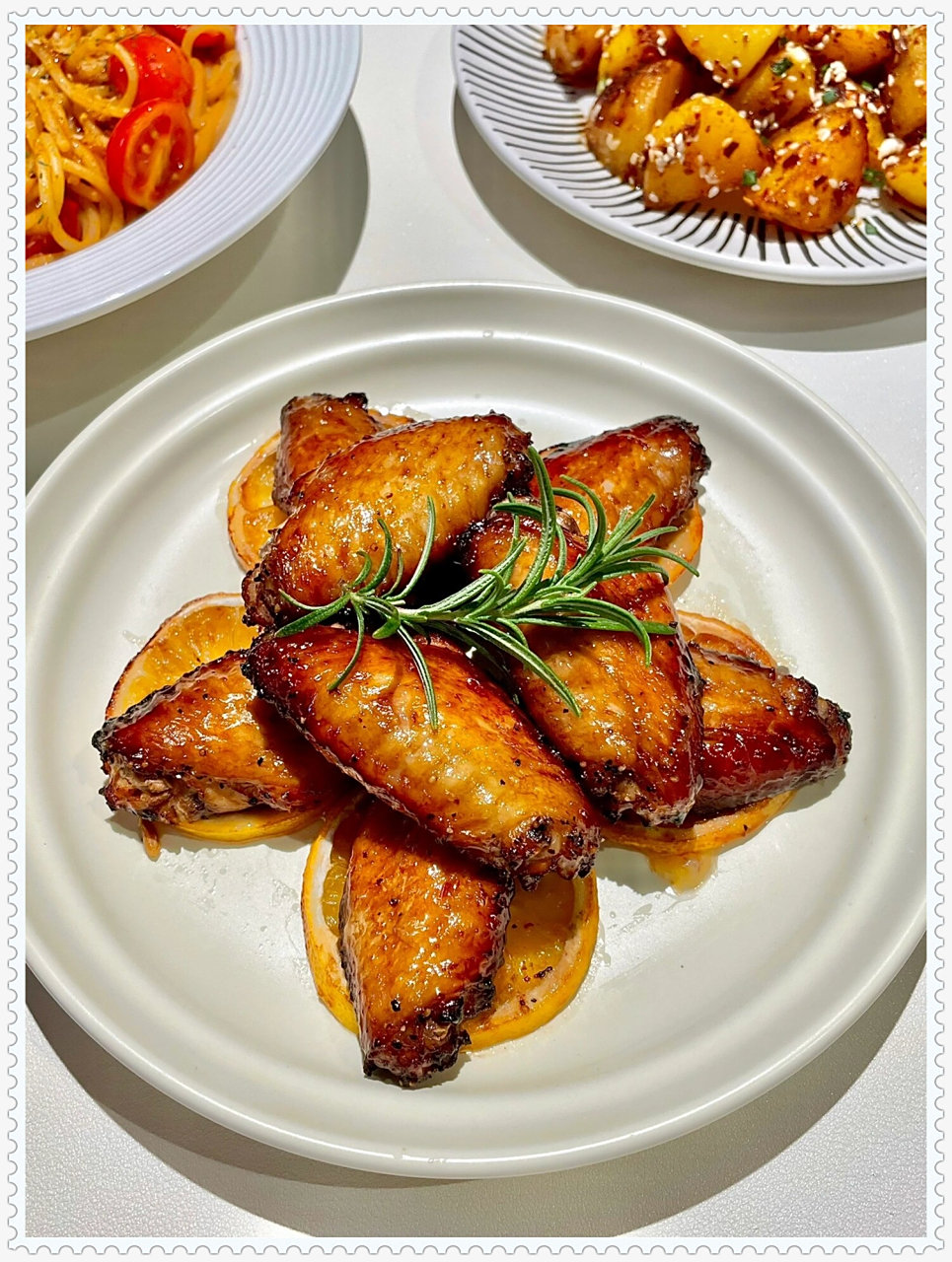 两人甜蜜蜜的晚餐  甜蜜蜜的蜜汁烤翅  外焦里嫩,香甜可口的蜜汁烤翅