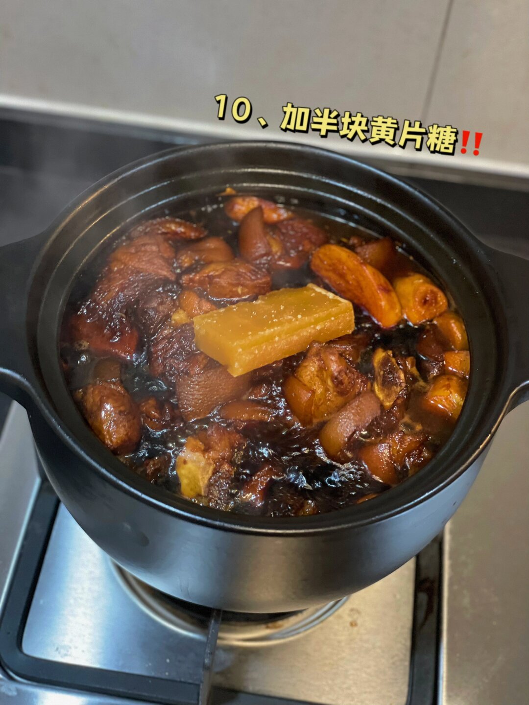 猪脚姜醋,作为广府地区月子滋补的佳品,其醇厚的口感和补气血的功效