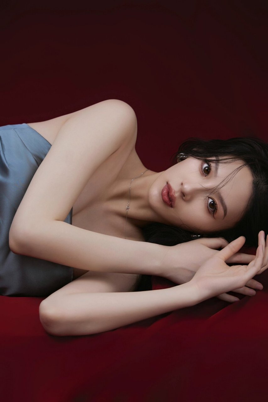 女明星孕妇照气场全开,化身时尚大片封面  姐妹们,快来看看这位孕妈妈