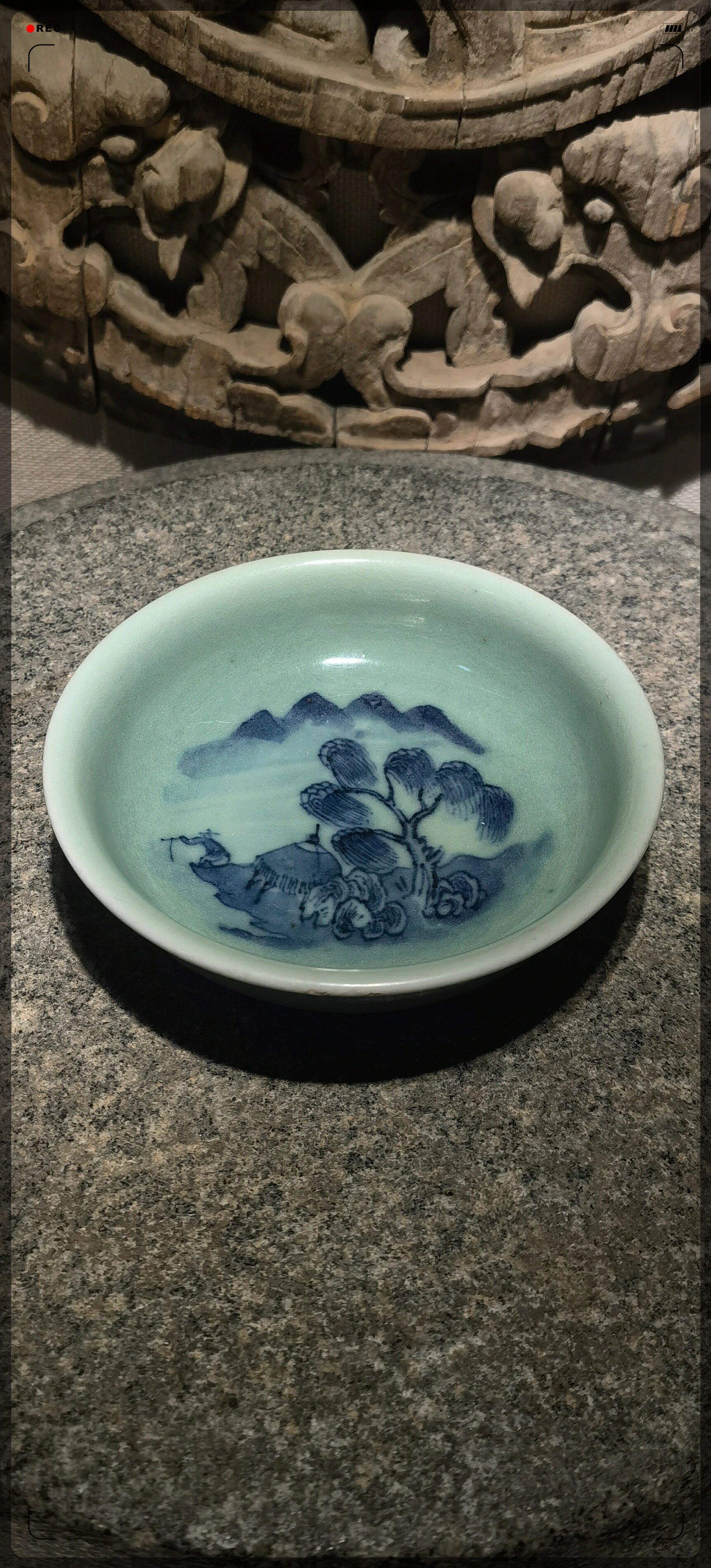 清初豆青釉绘山水人物青花壶  清初时期的豆青釉绘山水人物青花壶承是
