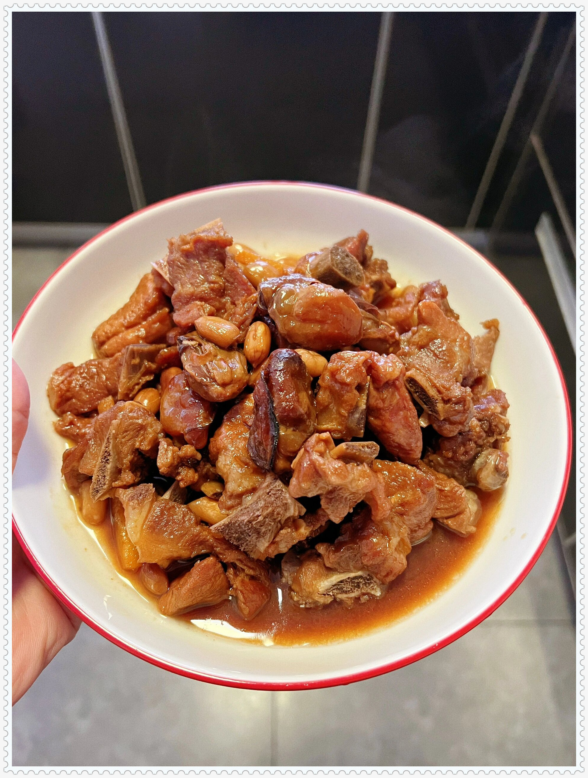 蚝干焖排骨花生,鲜香浓郁,回味无穷