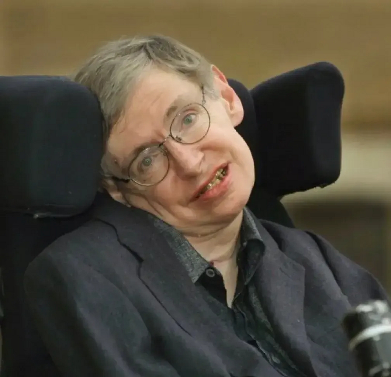 身残志坚的霍金在患病后生育了3个孩子,他的妻子真是个天使,不仅愿意