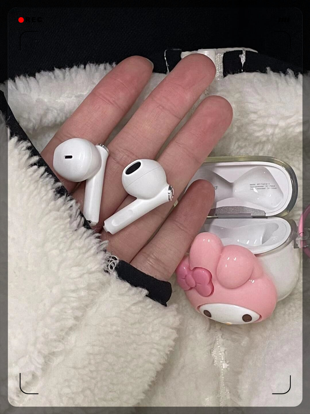 起初纠结于颜色的选择后来发现白色真的很百搭