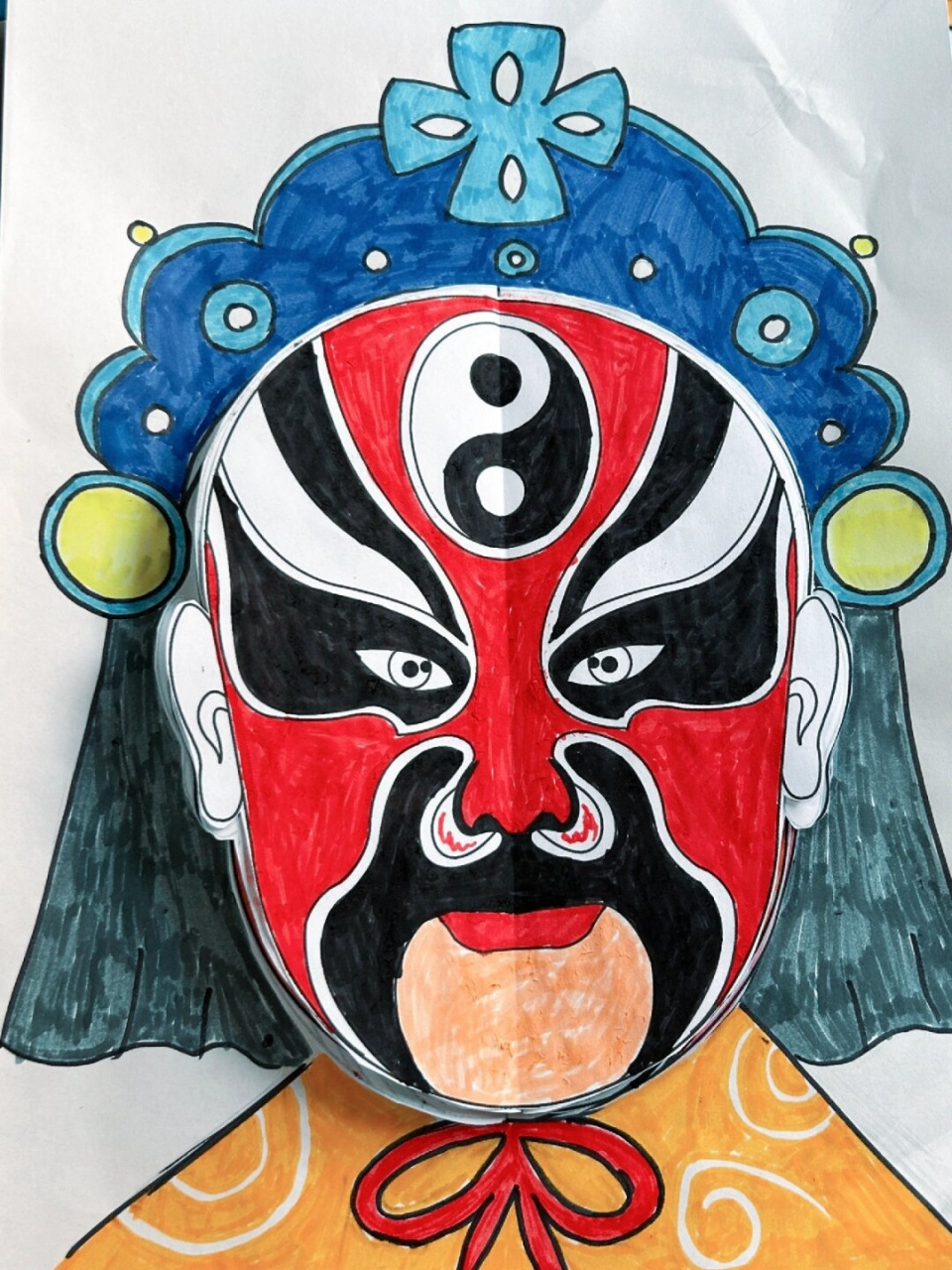 沉迷于幼儿园作业中不能自拔  制作京剧脸谱面具的过程其实非常简单.