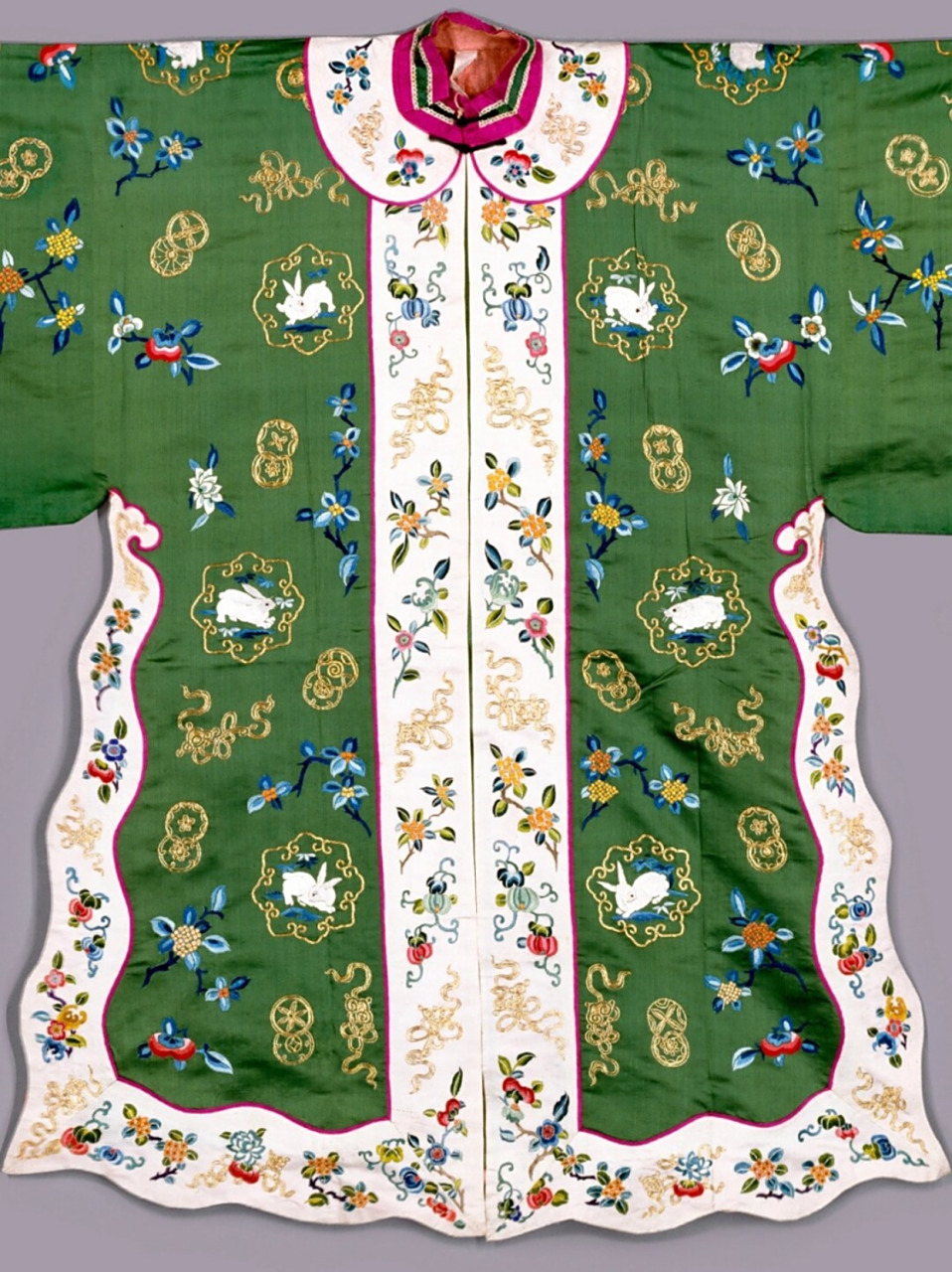 清·绿色缎绣桂花玉兔金皮球花纹八月花神衣