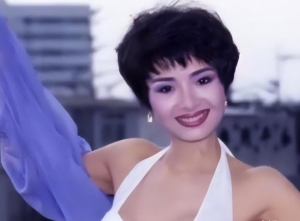 风月片女王叶子楣,至今坚持不婚不育,年近60岁的她过得咋样?