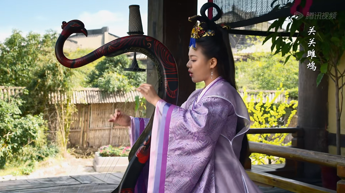《芈月传》50集中,马思纯饰演的魏颐在剧中弹奏一曲《关雎》,瞬间俘获