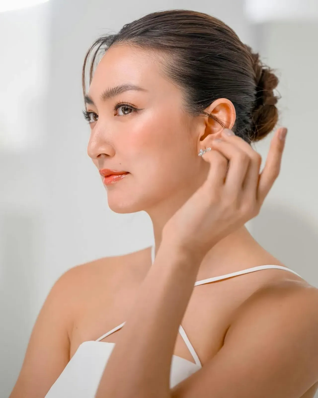 卡曼妮·耶美肯,1988 年 5 月 27 日出生于泰国,她是一位优雅迷人的女