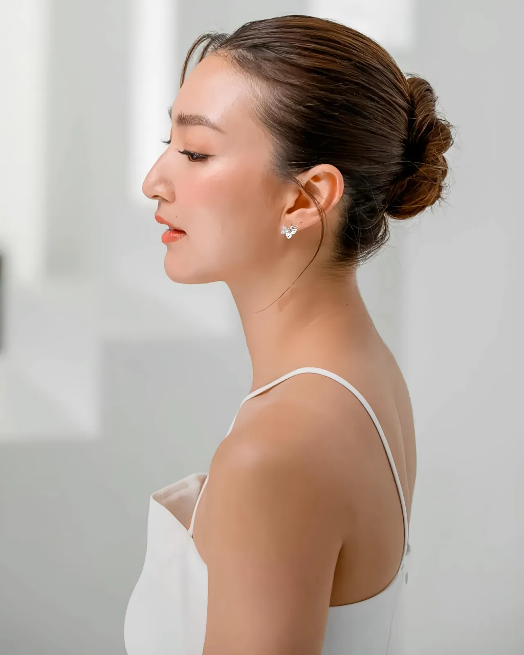 卡曼妮·耶美肯,1988 年 5 月 27 日出生于泰国,她是一位优雅迷人的女
