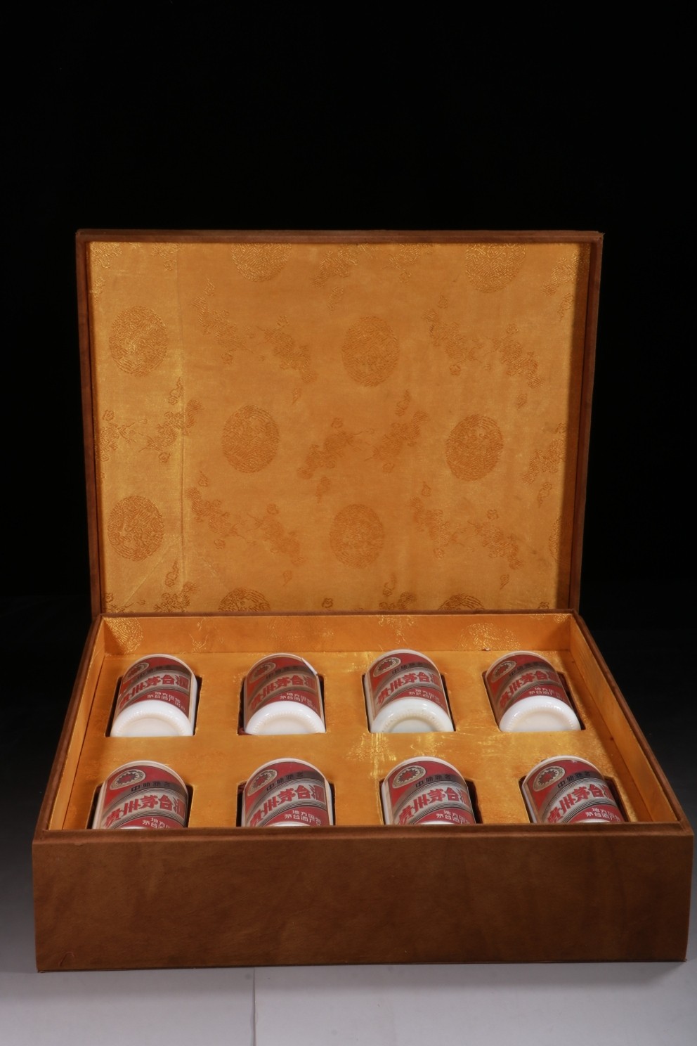 1973年贵州茅台酒,一斤装,8瓶