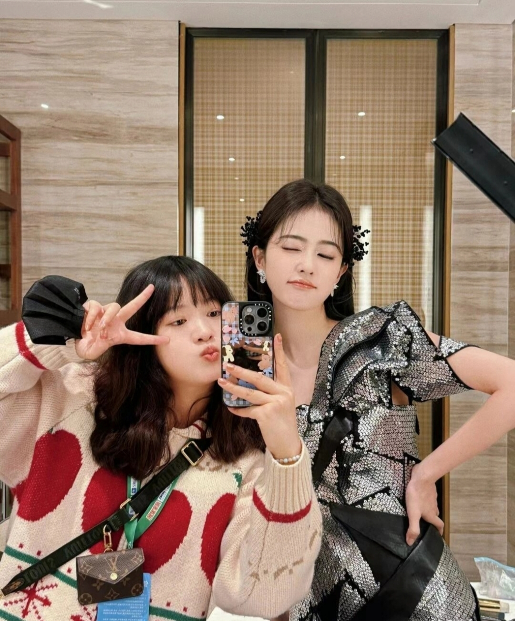 捕捉两只小可爱,白鹿和闺蜜兼助理,令人羡慕的友情,闺蜜也是那种可可