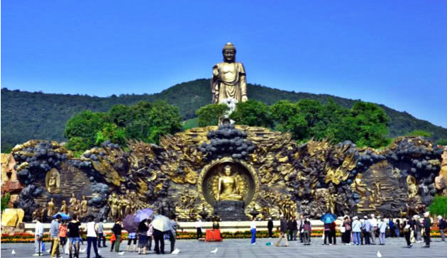 灵山大佛简介灵山大佛,坐落于江苏省无锡市滨湖区的灵山景区内,是中国