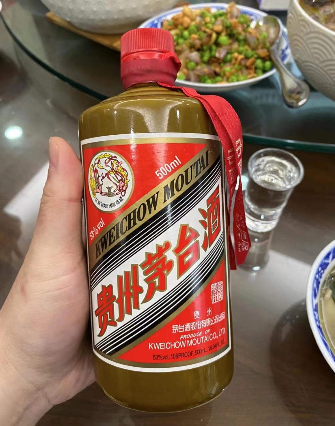 茅台真实图片喝精品茅台的图片喝茅台的图片真实照片女的喝茅台酒图片