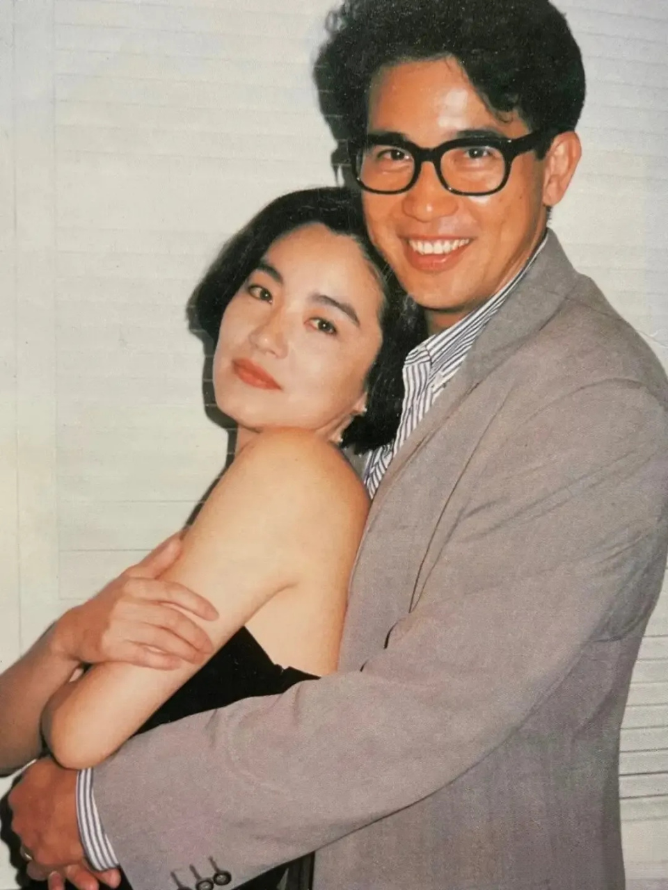 1973年,26岁已婚的秦汉爱上了18岁的林青霞,怀孕8个月的妻子邵乔茵