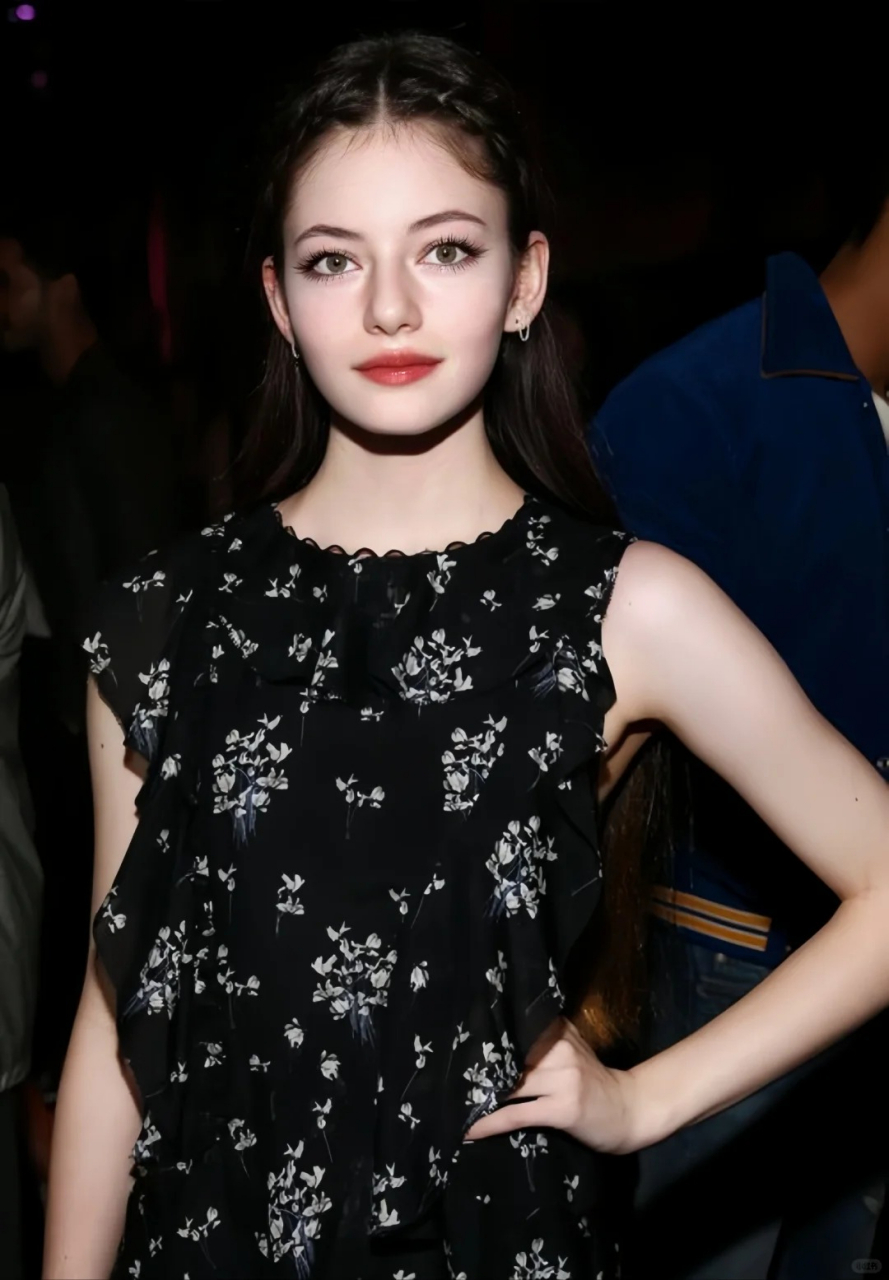 暮光之城 贝拉女儿好美啊 麦肯基·弗依(mackenzie foy)出生于2000年