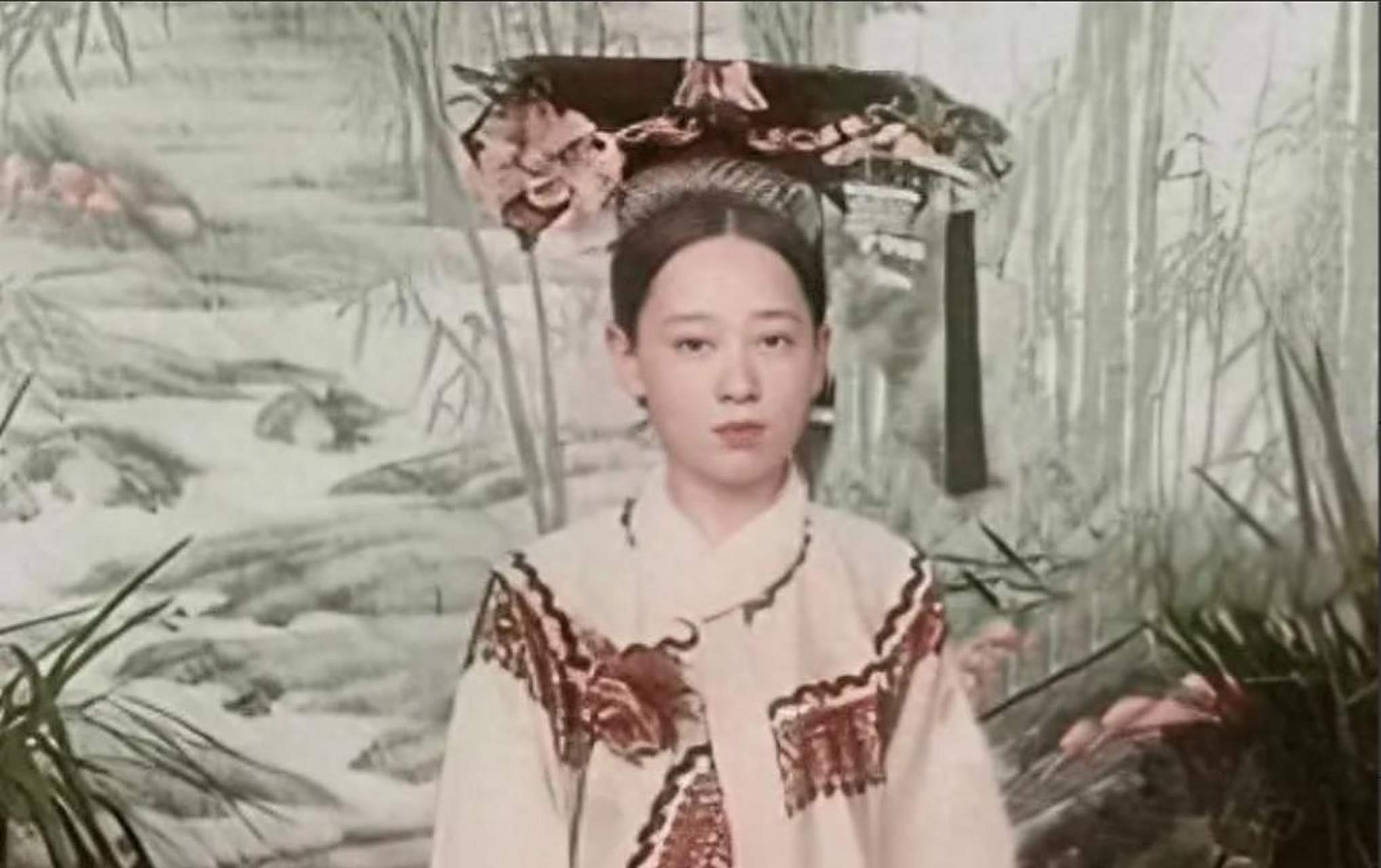 四格格是庆亲王奕劻的女儿,因父亲讨好慈禧太后而被送入宫中陪伴.