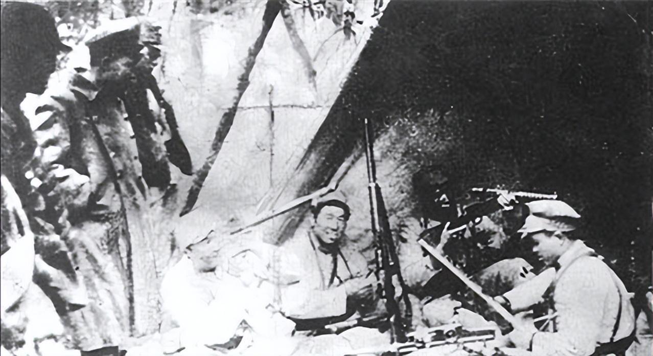 "1937年的深冬汤原县石场屯的一个小村庄里格外的寂静,与往日的欢声笑