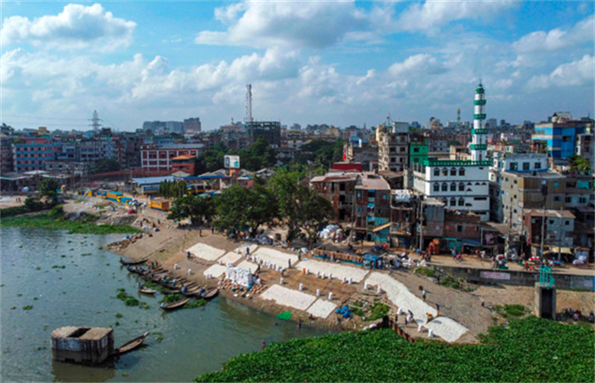 达卡作为孟加拉国的首都和南亚地区明珠,人口密度高达11,000人/平方