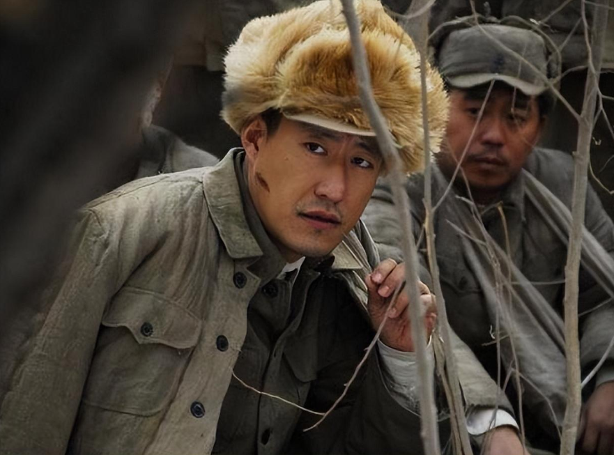 于震这个名字,看抗日剧的一定很熟悉,因为这个人演的几乎全是伟光正的