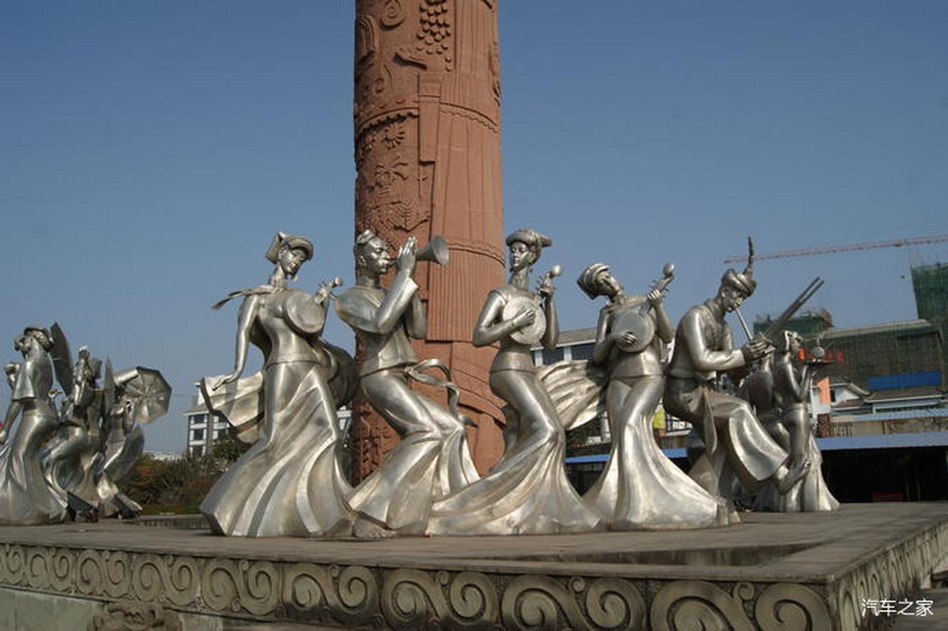 我的年度旅行记#西昌民族风情园:坐落在西昌城南海河开发新区,依山