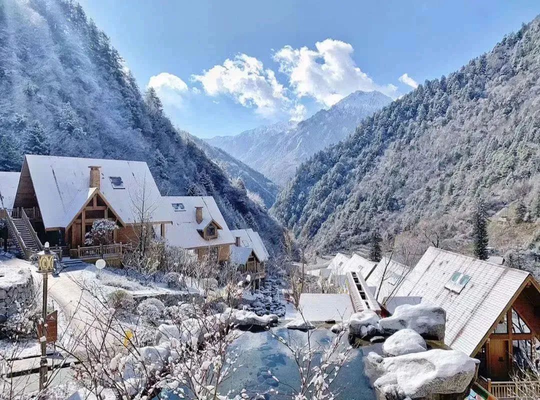 7777788888开奖结果,古尔沟国际温泉康养度假区：四川最美的雪山下的温泉康养胜地  第7张