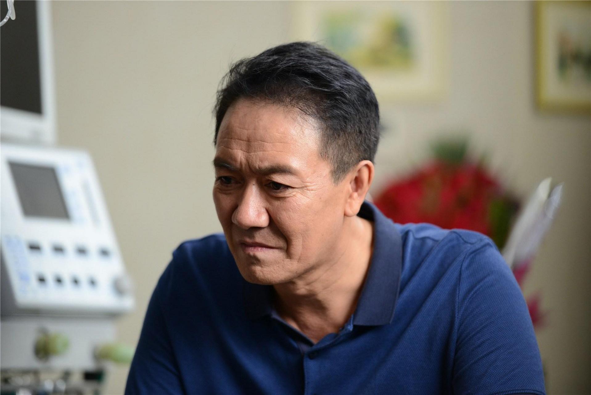 李幼斌在演艺生涯中取得了巨大成功,但他的个人生活却充满波折.