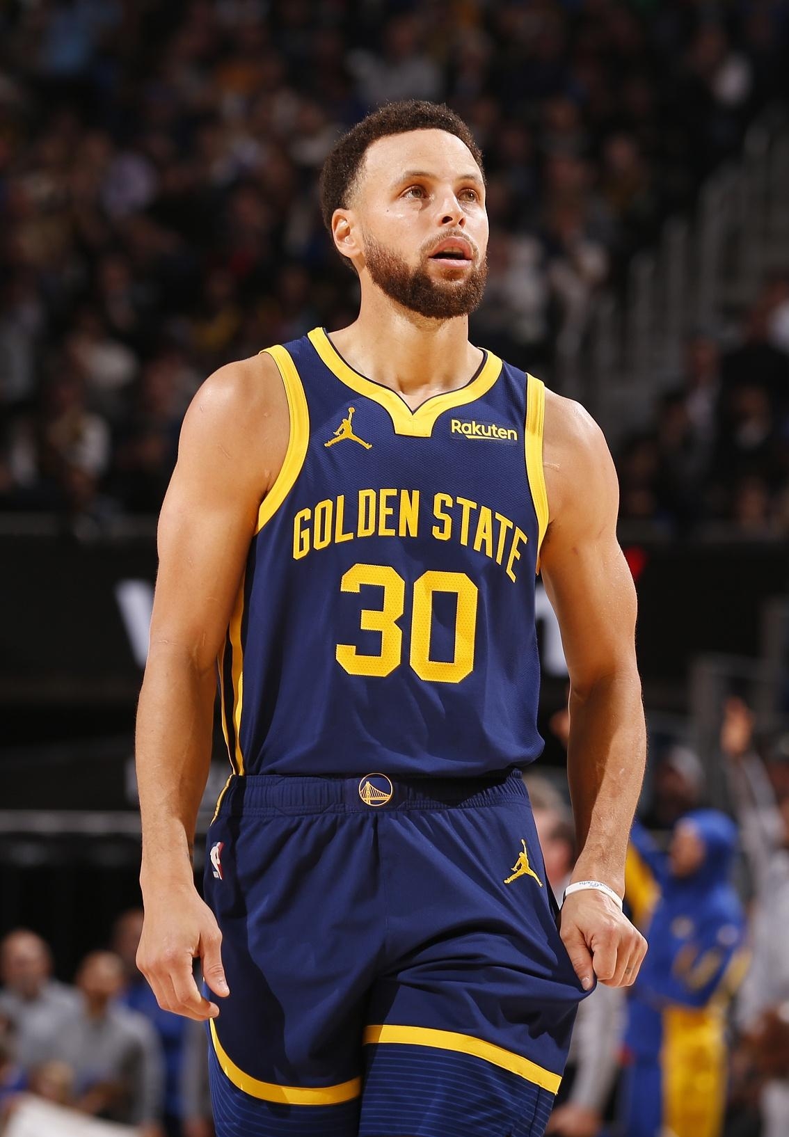 英雄迟暮?很难想象本赛季的库里状态如此起伏,拉胯成为家常便饭