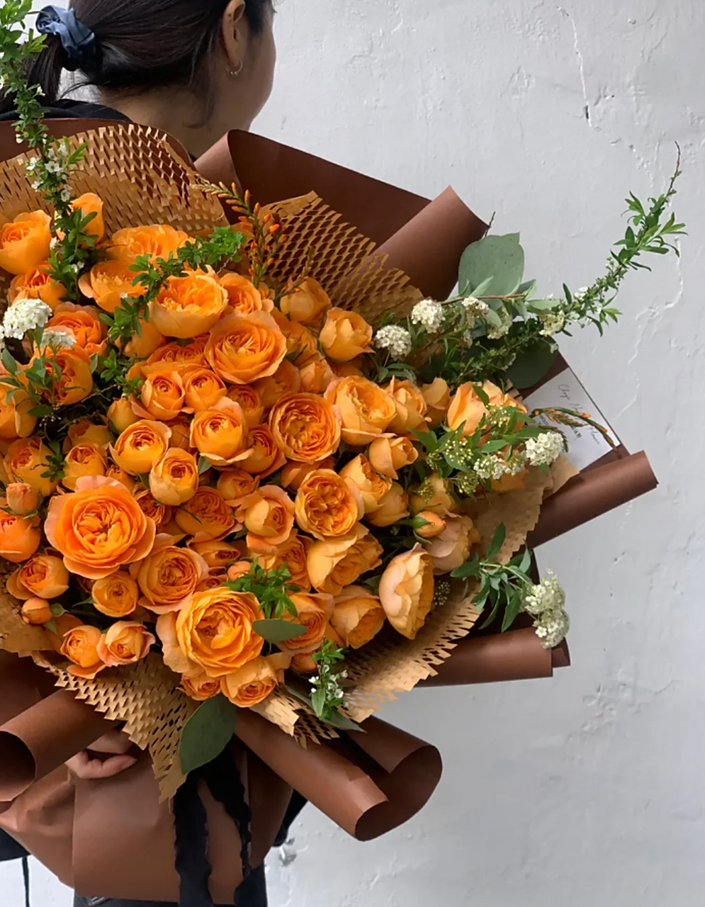 生活虽普通,乐在橙色系花束中 生活,或许是普普通通的日常,但在这平凡