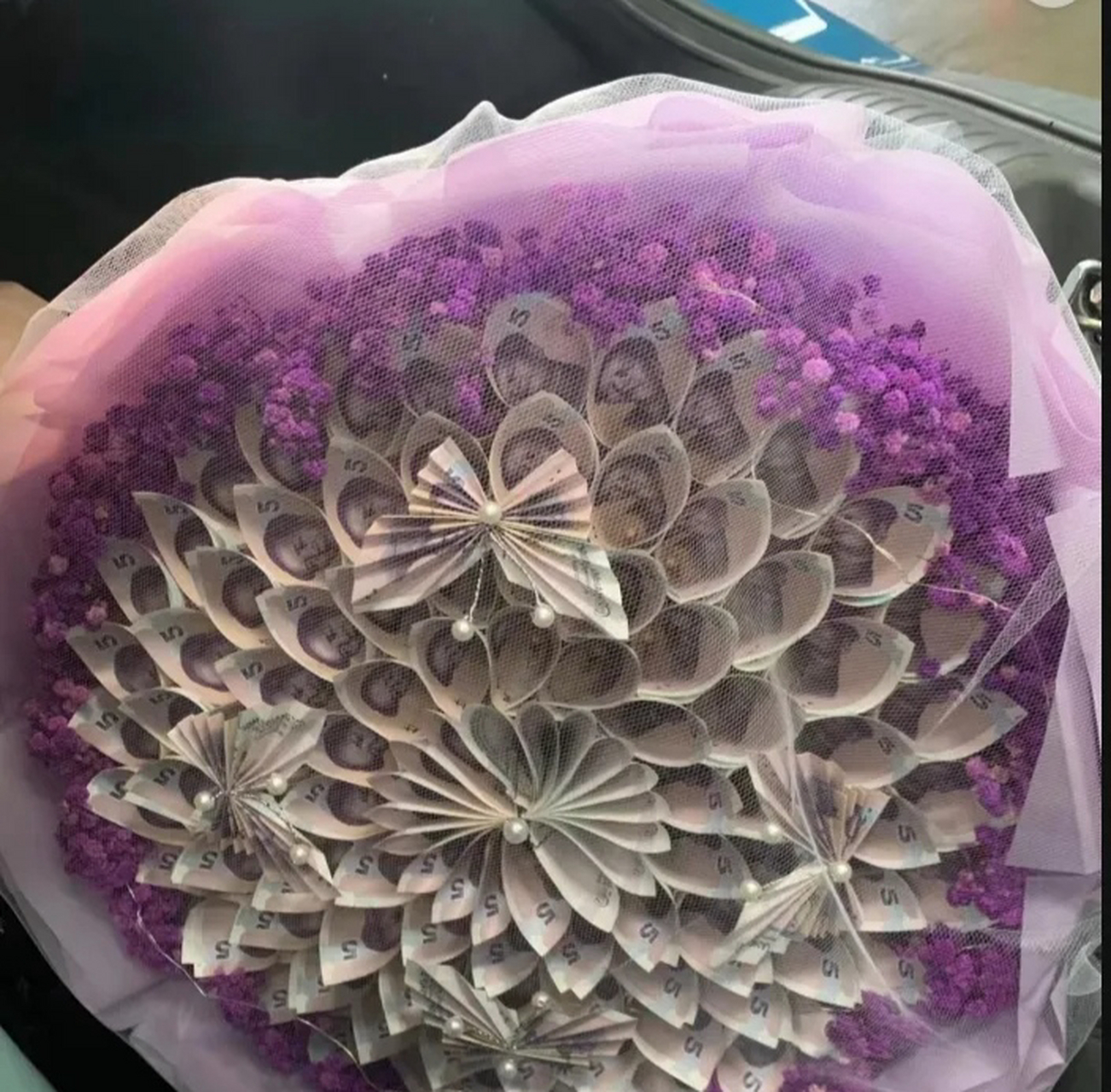 这是用钱做成的花束?