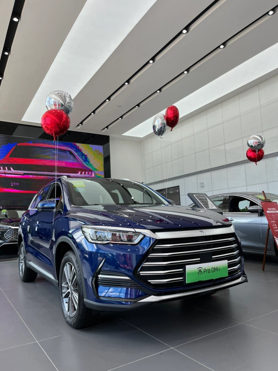 在比亚迪宋pro dm-i这款车型中,哪个颜色最能吸引你的眼球,最符合你