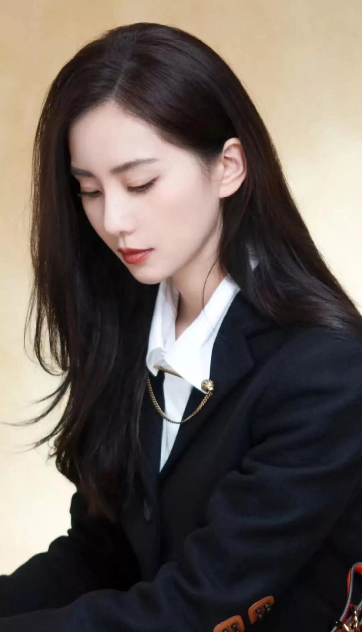 高贵典雅的刘诗诗  当追逐成为一种信仰,我们的青春就像点燃了一支