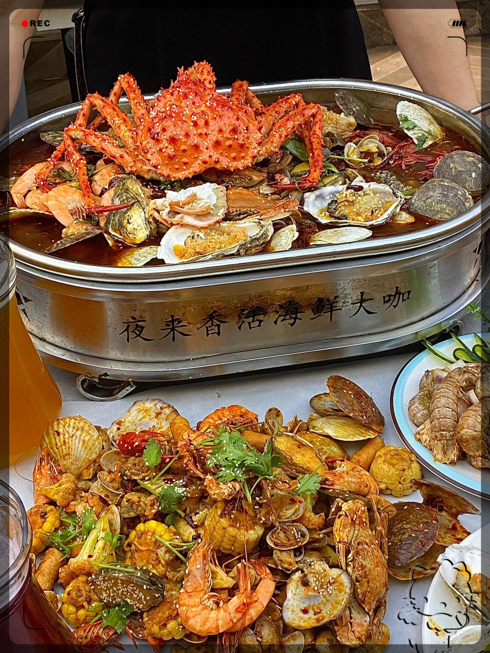 这家店的海鲜确实非常丰盛