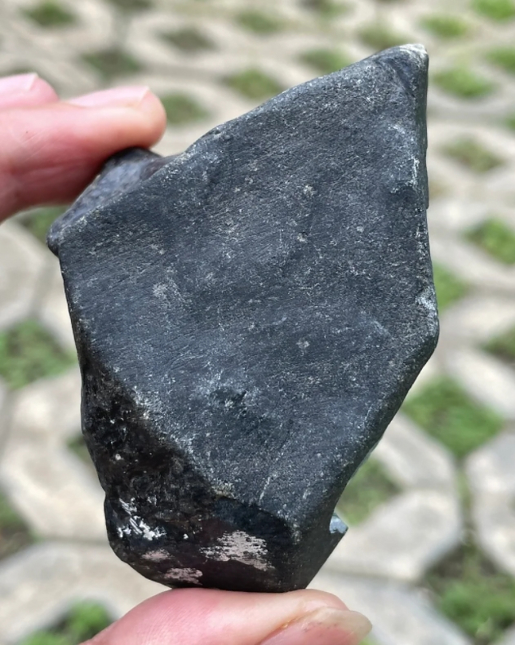 点击头像看直播# #翡翠原石# 225克 格应角冰种牌子料 大窗口自然光