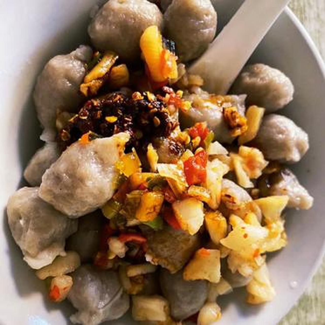 这可是一道地地道道的宁都小吃,大街小巷里到处都是,据说宁都家家户户