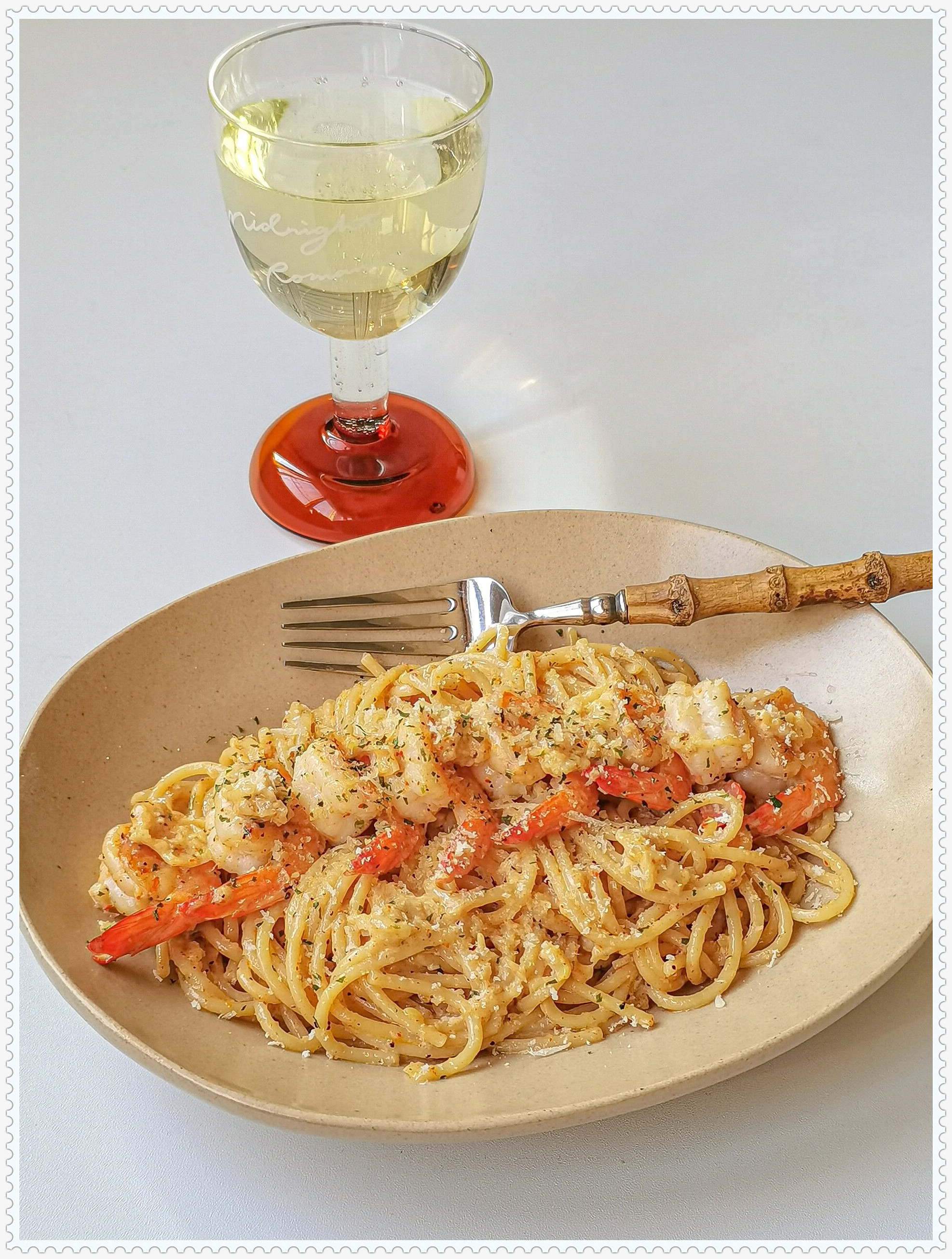 奶香浓郁  金黄的帕玛森芝士点缀着每一根意面,奶香浓郁,蒜香四溢